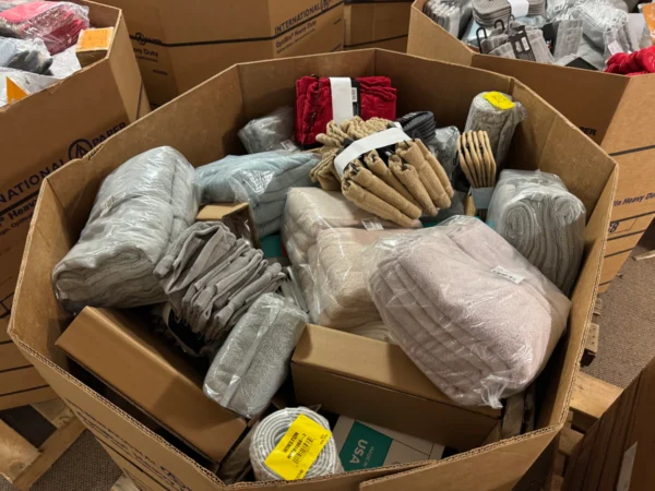Bed, Bath & Beyond Truckload - BRAND NEW Merchandise - Image 2